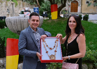 Quintana di Ascoli - I monili di Anna Maria Falconi arricchiscono il corteo storico di agosto